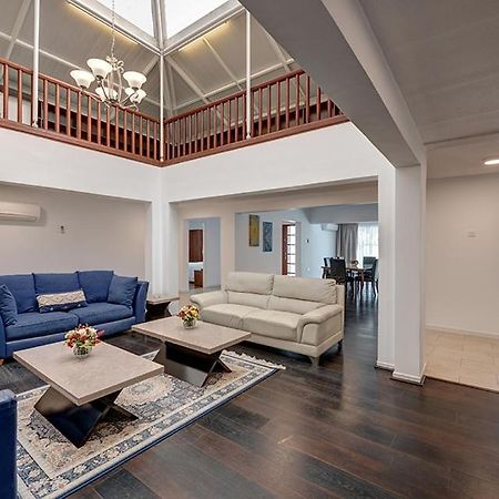 J5 Four Bedroom Villa Holiday home in Al Wasl Dubai Esterno foto